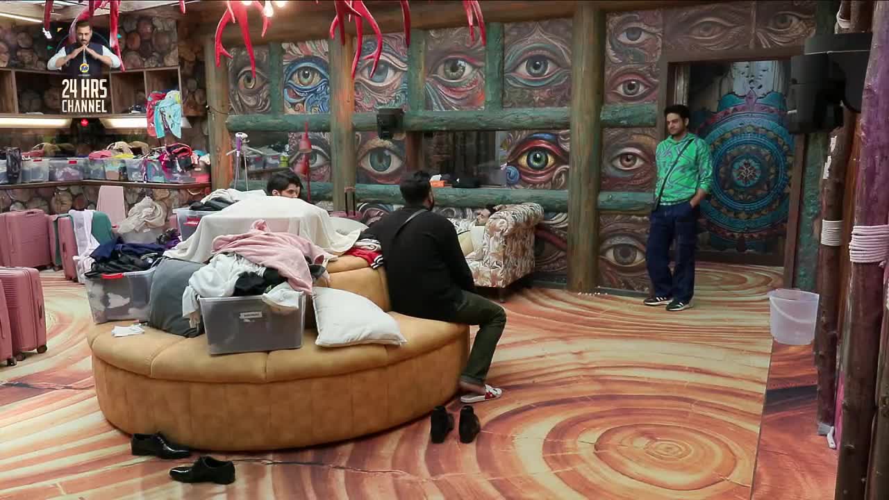 Bigg Boss S19 Hour (20 - 21) 03 Nov 2025