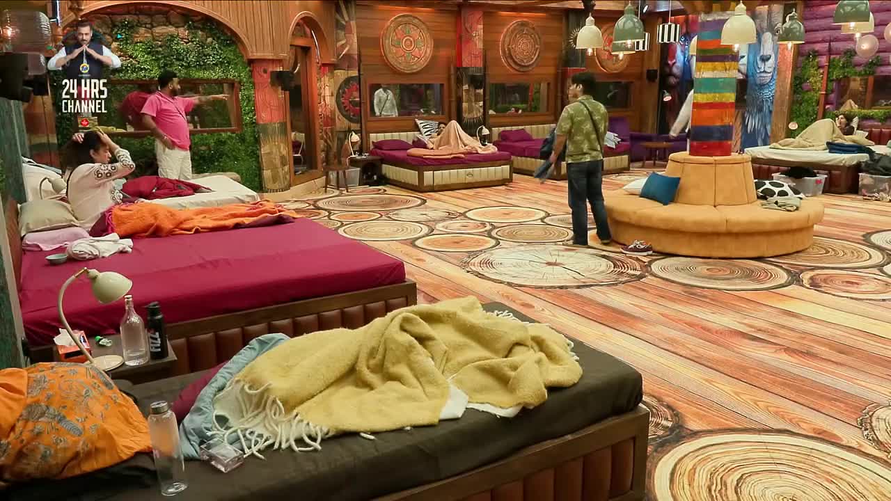 Bigg Boss S19 Hour (23 - 00) 04 Nov 2025