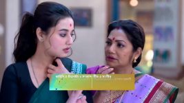 Professor Bidya Banerjee S01 E36 Sraban Points at Bidya