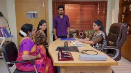 Karthika Deepam S02 E571 Deepa Reassures Shivanarayana