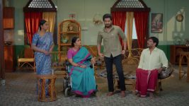Karthika Deepam S02 E578 Das Warns Jyotsna of Exposure