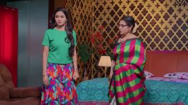 Karthika Deepam S02 E581 Parijatham Grows Wary of Jyotsna
