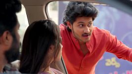 Podarillu S01 E42 Chakri, Keshava's Conflict