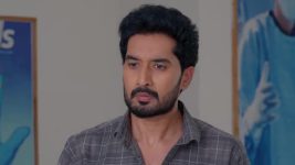 Karthika Deepam S02 E614 Sridhar Shares His Suspicions
