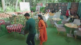 Tharala Tar Mag S01 E1122 Priya Spots Wealthy Adhiraj