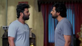 Podarillu S01 E98 Chakri, Keshava's Conflict