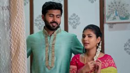 Nuvvu Leka Nenu Lenu S01 E117 Radha, Priya Lock Horns