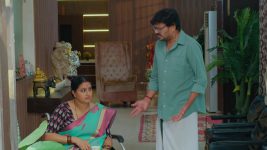 Karthika Deepam S02 E680 Sridhar's Disclosure Raises Tension