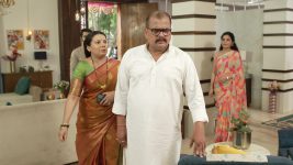 Bai Tuza Ashirwad S01 E60 Chandrakant Reassures Sangita
