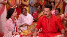 Gangaa (Star Jalsha) S01 E107 Meenati Hosts Arjun with Love