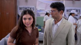 Ghurni (Star Jalsha) S01 E71 Sreetama Benches Ghurni Ghurni (Star Jalsha) S01 E71 Sreetama Benches Ghurni