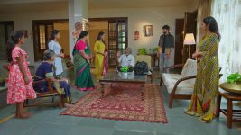 Godavari S01 E61 Narayana Raises Jahnavi's Doubts