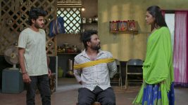 Podarillu S01 E163 Mahalakshmi Berates Chakri