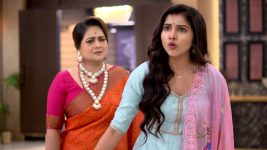 Pratigga S01 E95 Chhuti Confronts Roma