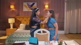 Yeh Rishta Kya Kehlata Hai S61 S01 E2075 Abhira Consoles Manisha Yeh Rishta Kya Kehlata Hai S61 S01 E2075 Abhira Consoles Manisha