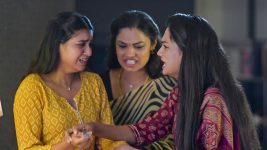 Godavari S01 E81 Jahnavi Protects Gowthami