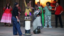 Bigg Boss The Common Man (Tamil) S01 E18 The Common Man: Red vs Blue Team Bigg Boss The Common Man (Tamil) S01 E18 The Common Man: Red vs Blue Team